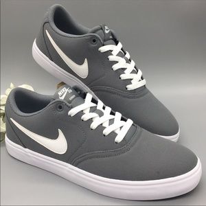 NIKE SB NWOT